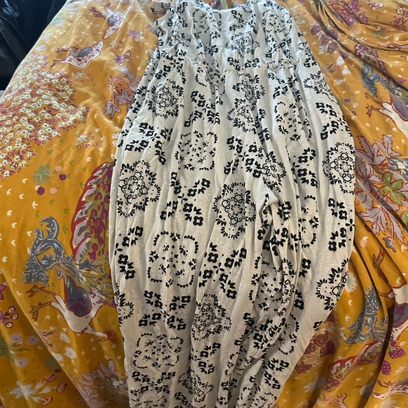 Patterned Black and White Jumpsuit - Picture 6 of 9